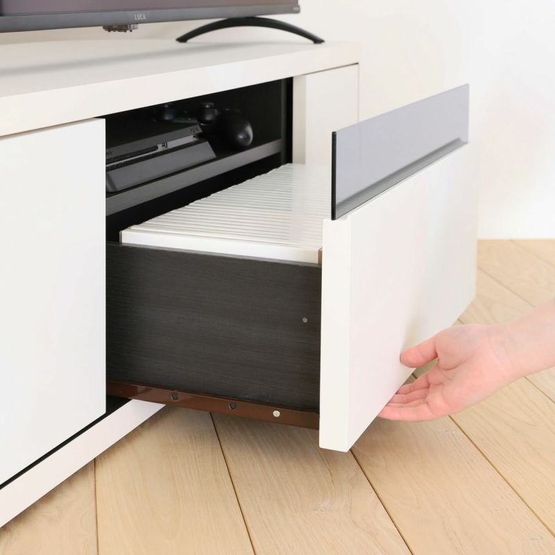 [開閉が滑らかな引き出し]開閉が滑らかな金属レールの引き出し。耐久性にも優れています。