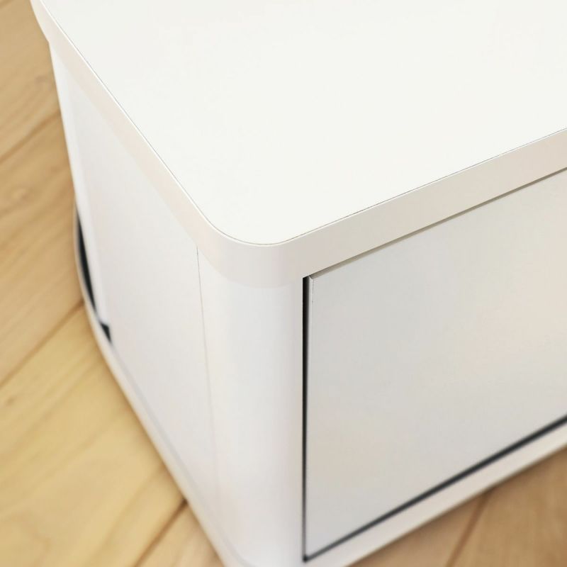 [丸みのあるデザイン]背面だけでなく、前面の角も丸みをもたせたデザインで柔らかさと優しさを感じられます。