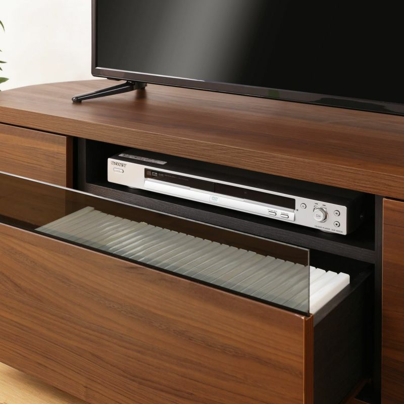 [AV機器の収納]DVDレコーダーや横置きゲーム機は、引き出し上の棚部分に収納できます。