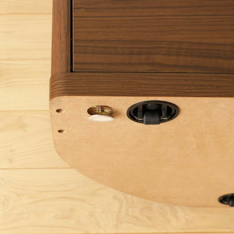 [移動させやすいキャスター付き]キャスターが付いているので、お掃除や模様替えのときに簡単に動かせます。ストッパーで固定もできます。