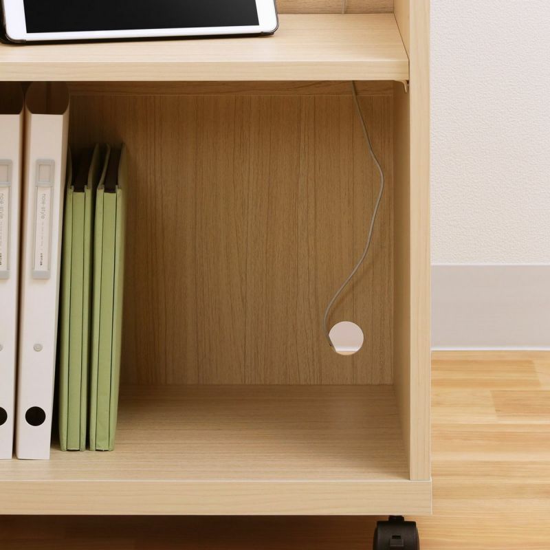 [コードを後ろに通せる配線穴]背板に配線穴があるので、充電コードなどの配線を後ろに通すことができます。