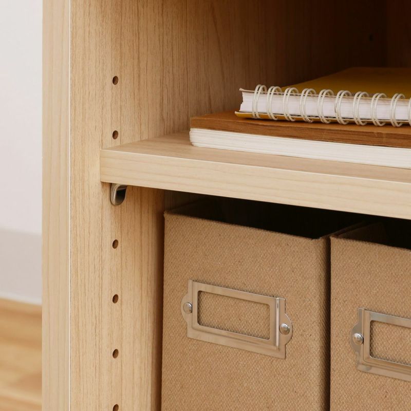 [高さを調節できる移動棚]棚板は3cm間隔で調節できる移動棚。収納したい物に合わせて棚の高さを決めることができます。