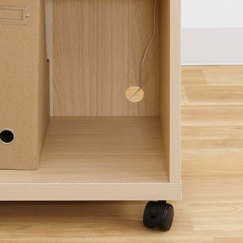 [コードを後ろに通せる配線穴]背板に配線穴があるので、充電コードなどの配線を後ろに通すことができます。