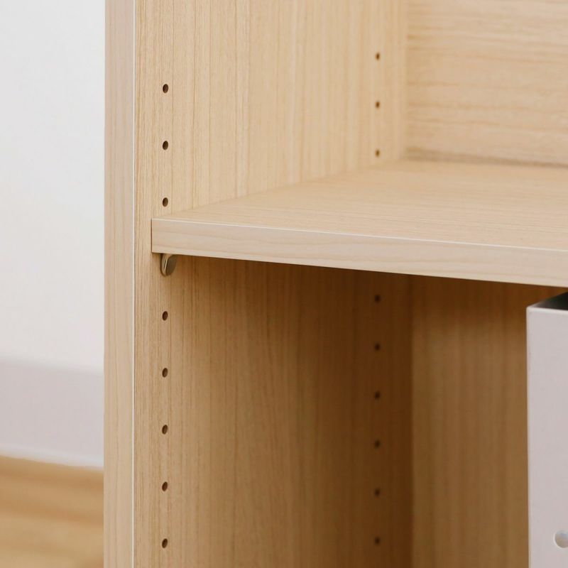 [高さを調節できる移動棚]棚板は3cm間隔で調節できる移動棚。収納したい物に合わせて棚の高さを決めることができます。