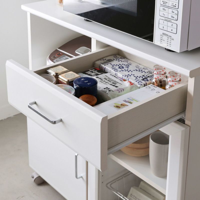 [小物の収納に便利な引き出し]カトラリーやキッチン小物の収納に便利な引き出し付きです。