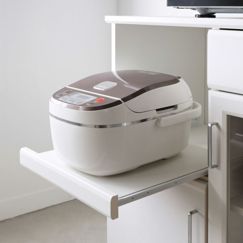 [引き出して使えるスライド棚付き]炊飯器などキッチン家電の収納に便利なスライド棚付き。棚を引き出して、キッチン家電をスムーズに使うことができます。