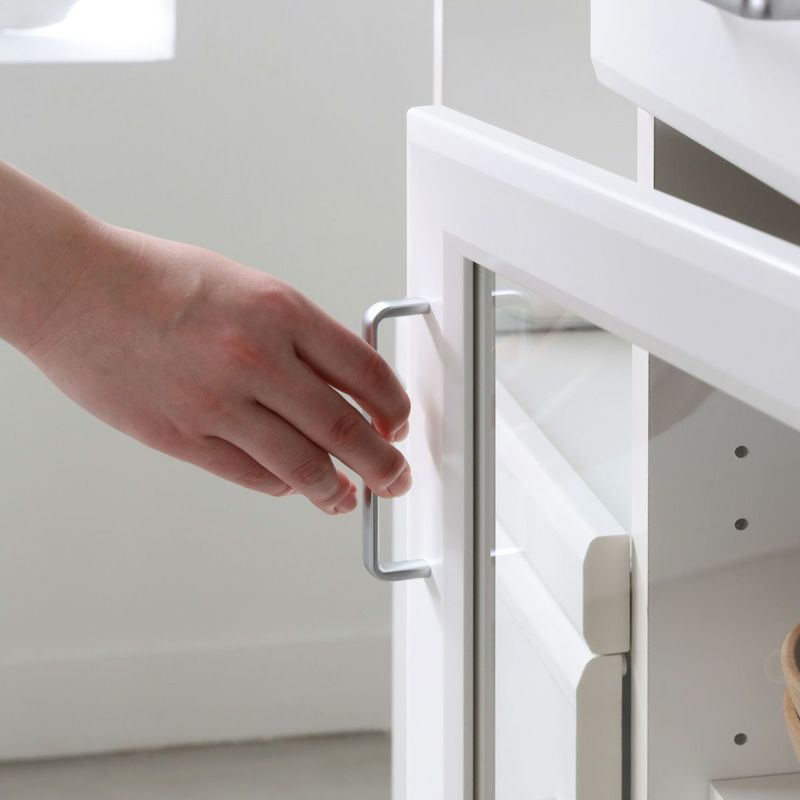 [つかみやすい、シンプルな取っ手]シンプルでつかみやすい取っ手。シルバーが清潔でスタイリッシュな印象を与えます。