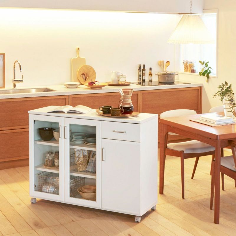 [収納と作業台として活躍するカウンターワゴン]高さ84.1cmのカウンターワゴン。食器やキッチン小物を収納しながら、作業台やキッチンカウンターとしても使える便利なアイテムです。