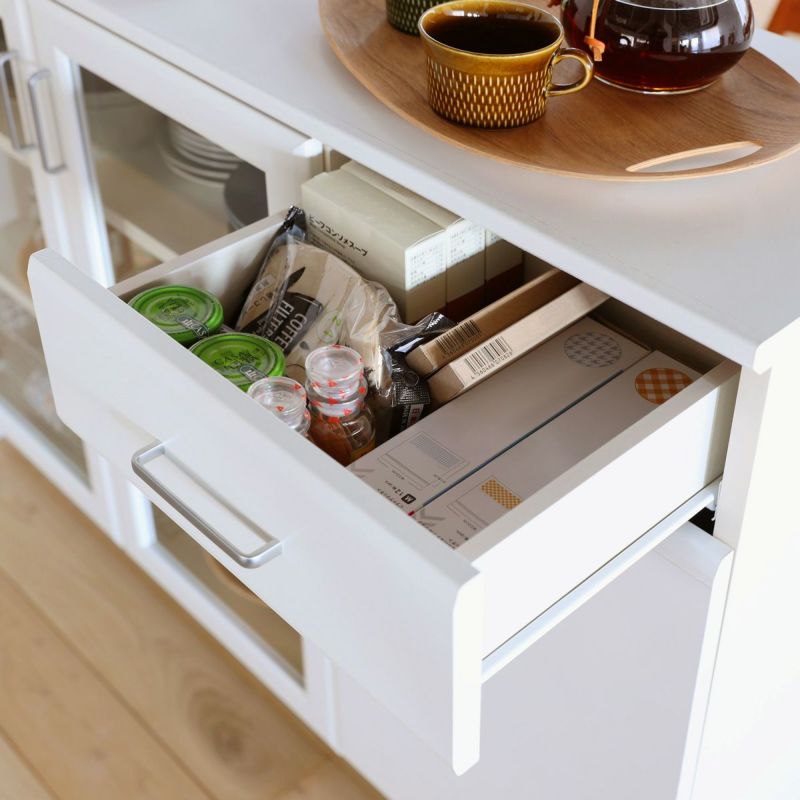 [小物の収納に便利な引き出し]カトラリーやキッチン小物の収納に便利な引き出し付きです。