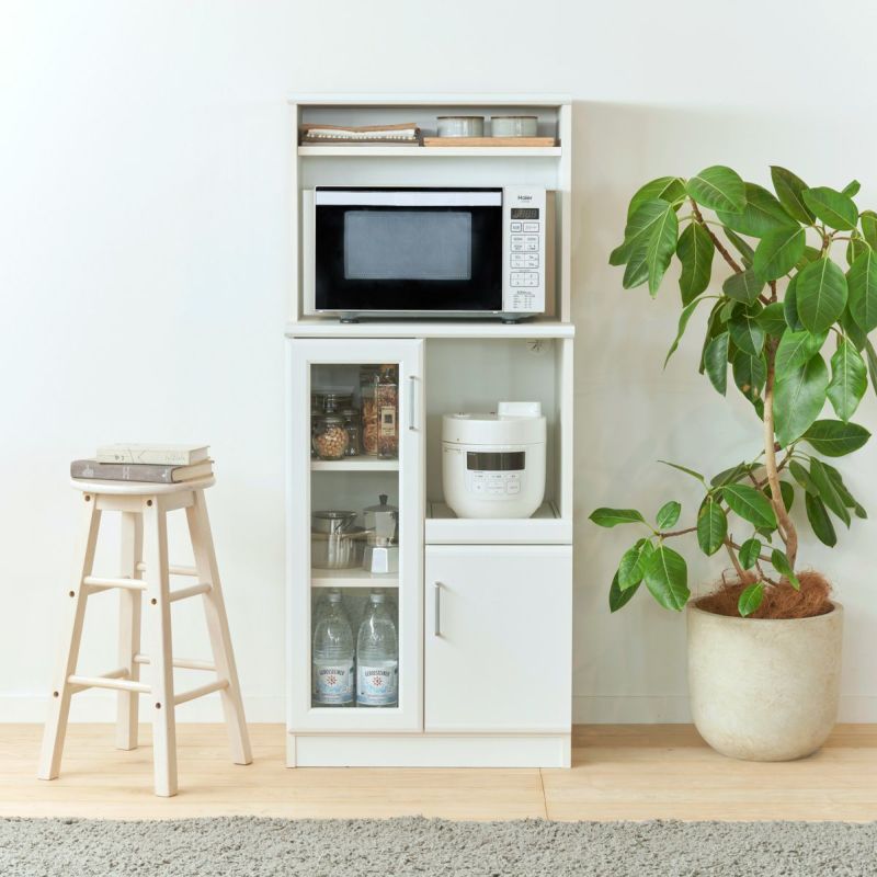 [“すっきり” 毎日を晴れやかに]白とシルバーが清潔感のあるレンジ台。省スペースに家電をまとめて使いやすいキッチンをつくります。