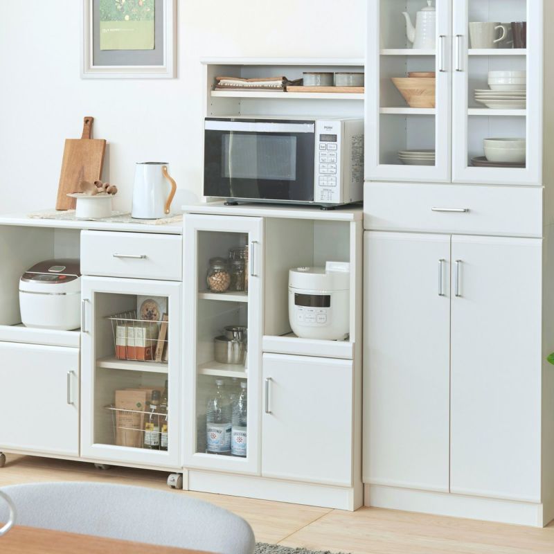 [一人暮らしにぴったりのオールインワンレンジ台]キッチン家電や食器類を一か所に収納できる、一人暮らしにぴったりのコンパクトなオールインワンのレンジ台です。