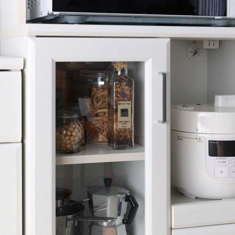 [収納物が見やすいガラス扉]ガラス扉は扉の中が見えるので、食器やストック品などの収納におすすめです。