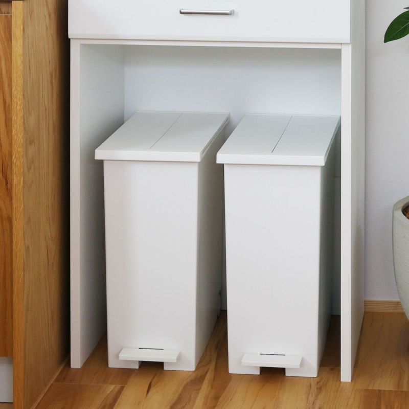 [ゴミ箱収納スペース]ゴミ箱収納部分は内寸幅54.1cm、高さ73cm。ゴミ箱を2つ並べて収納できます。※お使いのゴミ箱のサイズを必ずお確かめください