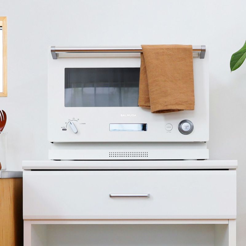 [電子レンジも置ける天板耐荷重]天板の耐荷重は20kg。電子レンジも置けるので、レンジ台としても使えます。