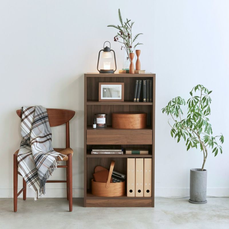 [プラスワンで彩る暮らし]1杯の引き出しが付いたシンプルラック。本や雑貨の収納に、リビングや書斎で活躍します。