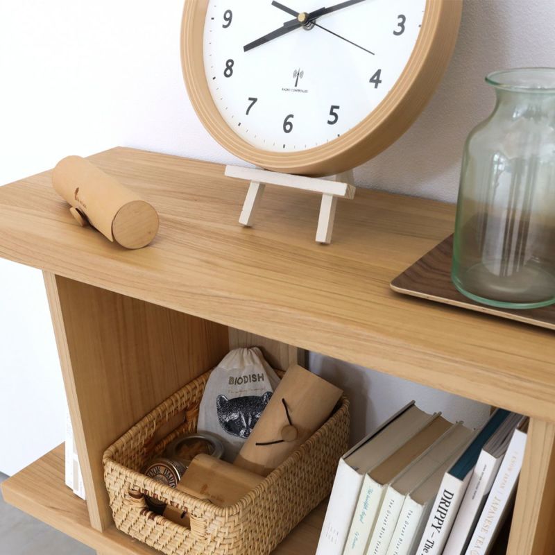 [木質感のあるシート]自然の素材感が表現された、優しい印象を与える木目調となっています。