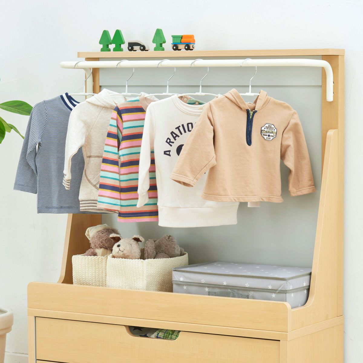 siki子供服整理中　0710 子供の年齢別 子供服収納アイデア | 家具インテリア通販のSHIRAI STORE