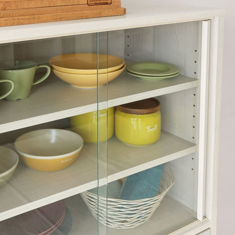 [中が見える透明ガラス]透明ガラスだから、食器をおしゃれにディスプレイしながらきれいに収納することができます。