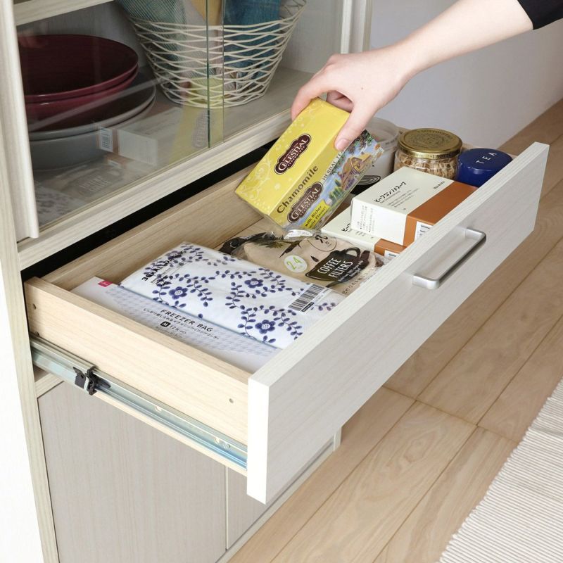 [奥まで見渡せる引き出し]引き出しにはフルスライドレールを使用。全部引き出せるから、奥にしまった物も取り出しやすくなっています。