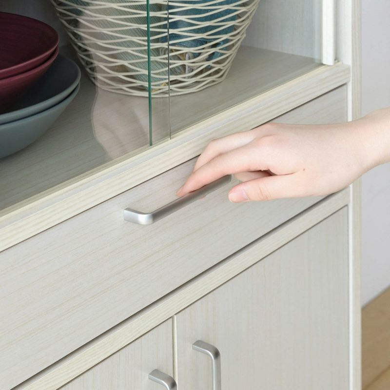 [つかみやすい、シンプルな取っ手]シンプルでつかみやすい取っ手。シルバーが清潔でスタイリッシュな印象を与えます。