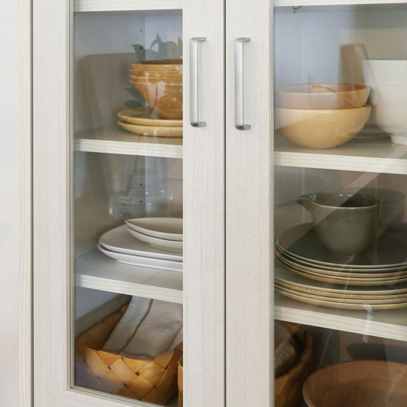 [収納物が見やすいガラス扉]ガラス扉は扉の中が見えるので、食器やストック品などの収納におすすめです。
