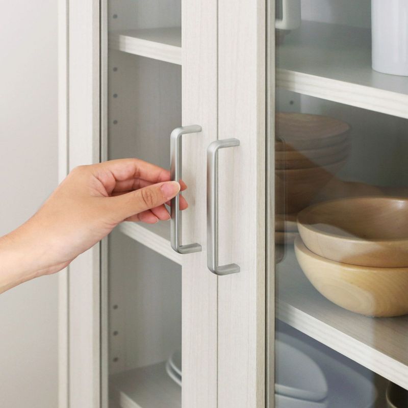 [つかみやすい、シンプルな取っ手]シンプルでつかみやすい取っ手。シルバーが清潔でスタイリッシュな印象を与えます。