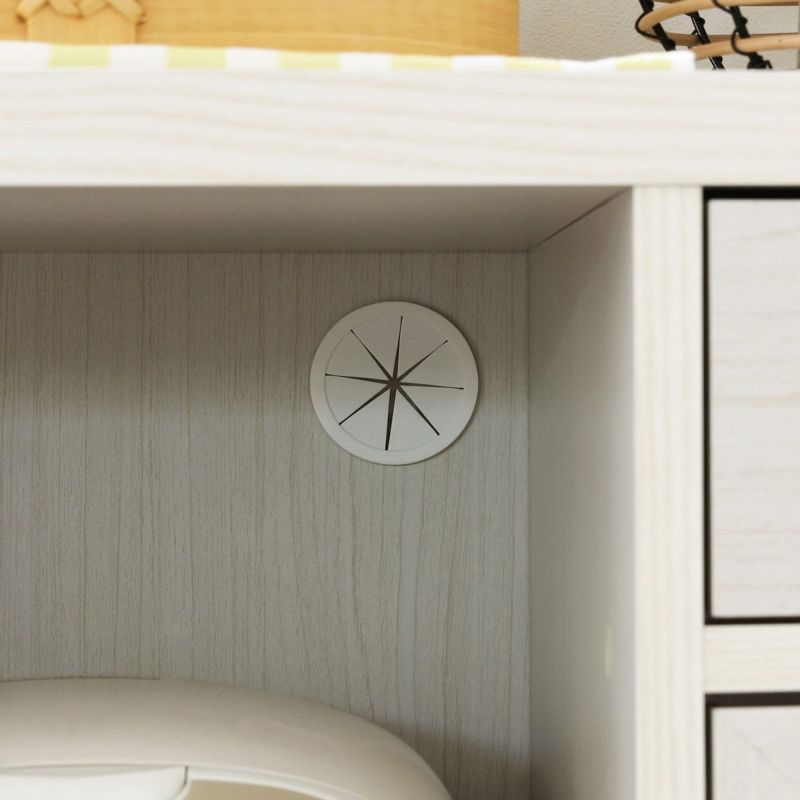 [配線用ゴムコーダー]スライド棚のスペースには、配線を傷つけにくい配線用ゴムコーダーが付いています。