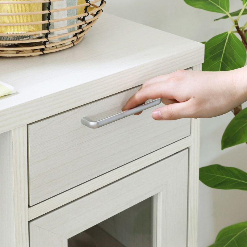 [つかみやすい、シンプルな取っ手]シンプルでつかみやすい取っ手。シルバーが清潔でスタイリッシュな印象を与えます。