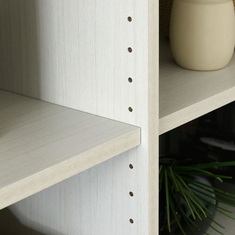 [高さを調節できる移動棚]4枚の棚板は3cm間隔で高さを調節できる移動棚です。収納したい物に合わせて棚の高さを決めることができます。