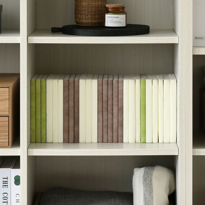 [コミックを26冊収納できます]棚1段の内寸幅は39.1cm。コミックを約26冊収納できるサイズです。