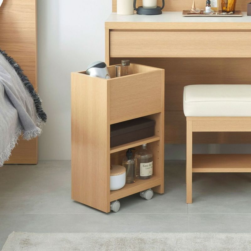 [ドレッサーの収納力アップに]ドライヤーや化粧品ボトルなど大きな物を収納できます。ドレッサーの収納力をアップしてメイクしやすい環境をつくることができます。