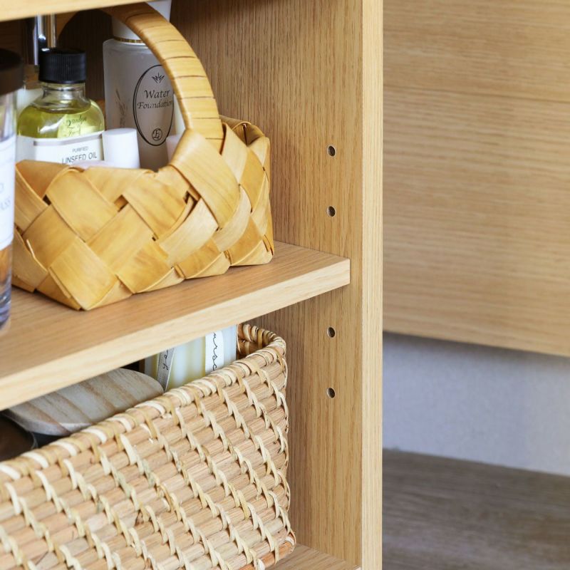 [高さを調節できる移動棚]棚板は3cm間隔で高さを調節できる移動棚です。収納したい物に合わせて棚の高さを決めることができます。