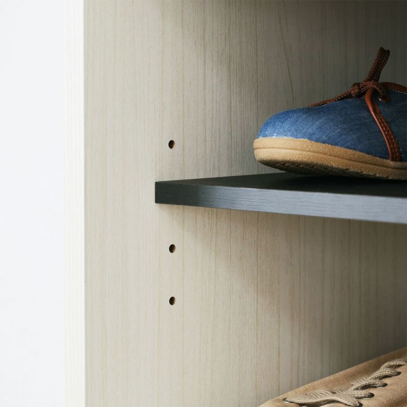 [高さを調節できる移動棚]4枚の棚板は3cm間隔で高さを調節できる移動棚。収納したい物に合わせて棚の高さを決めることができます。