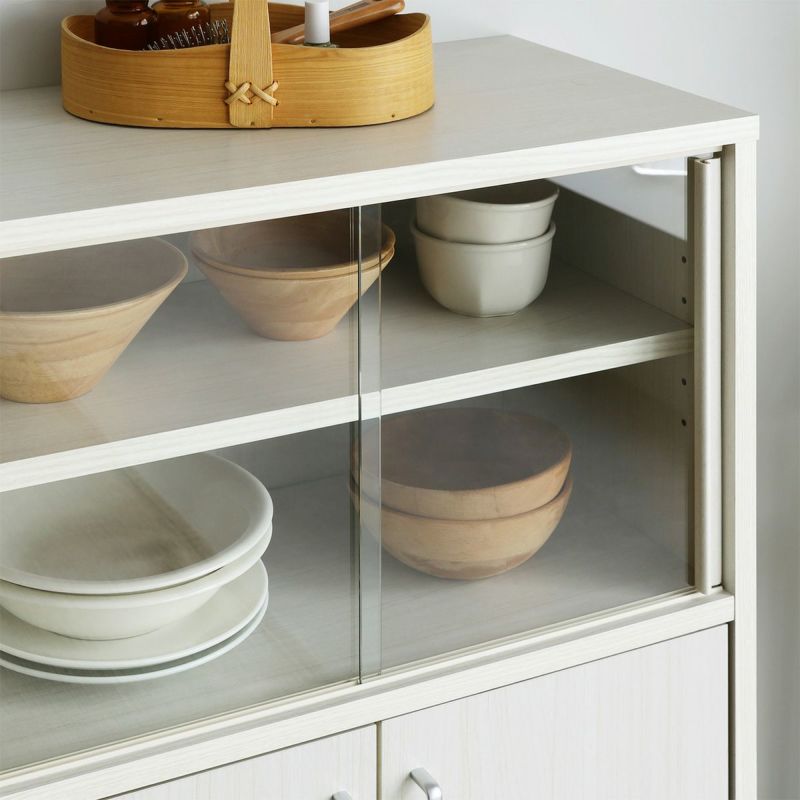 [中が見える透明ガラス]透明ガラスだから、食器をおしゃれにディスプレイしながらきれいに収納することができます。