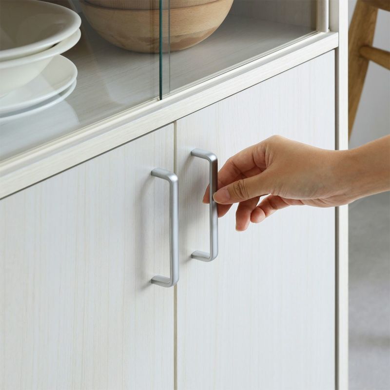 [つかみやすい、シンプルな取っ手]シンプルでつかみやすい取っ手。シルバーが清潔でスタイリッシュな印象を与えます。
