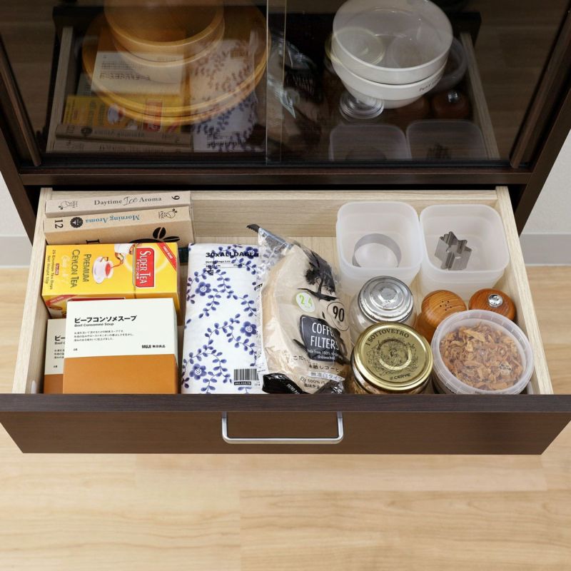 [小物の収納に便利な引き出し]カトラリーやキッチン小物の収納に便利な引き出し付きです。
