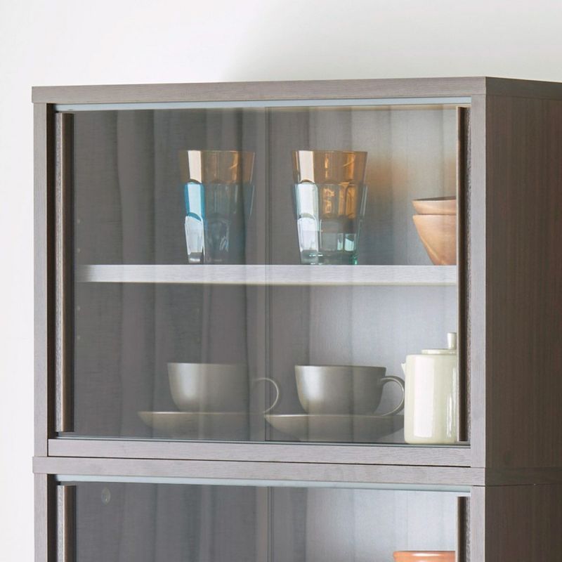 [中が見える透明ガラス]透明ガラスだから、食器をおしゃれにディスプレイしながらきれいに収納することができます。