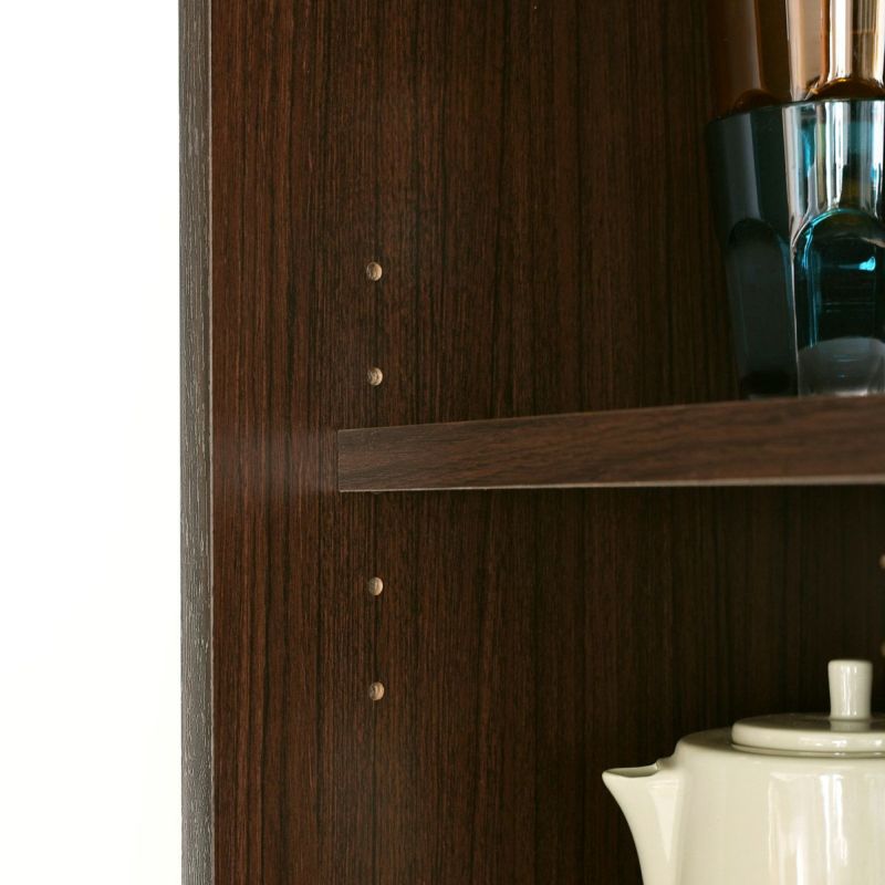 [高さを調節できる移動棚]棚板は3cm間隔で高さを調節できる移動棚。収納したい物に合わせて棚の高さを決めることができます。