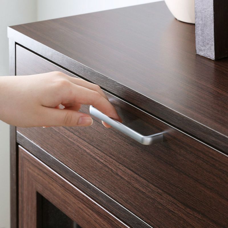 [つかみやすい、シンプルな取っ手]シンプルでつかみやすい取っ手。シルバーが清潔でスタイリッシュな印象を与えます。