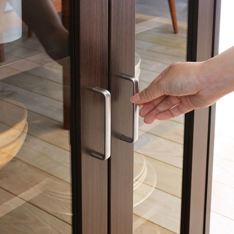 [つかみやすい、シンプルな取っ手]シンプルでつかみやすい取っ手。シルバーが清潔でスタイリッシュな印象を与えます。