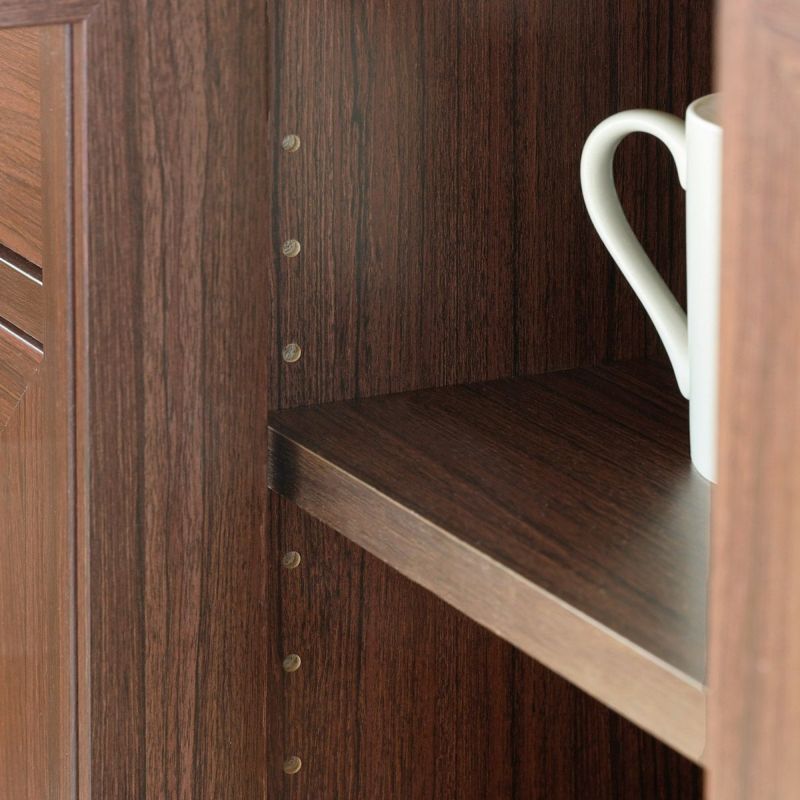 [高さを調節できる移動棚]2枚の棚板は3cm間隔で高さを調節できる移動棚。収納したい物に合わせて棚の高さを決めることができます。