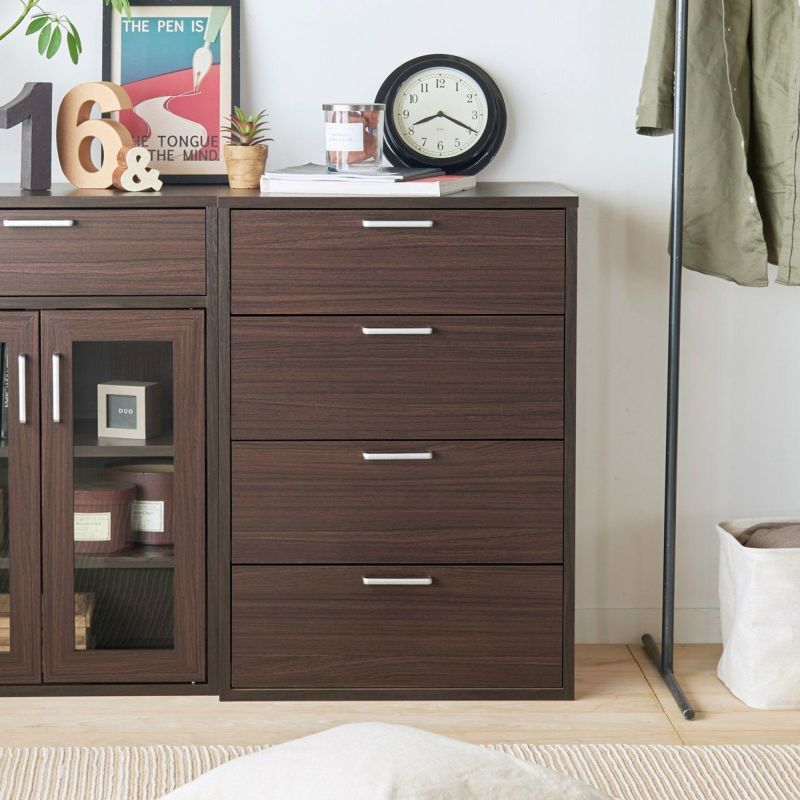 [衣類や小物をたくさん収納できる4段引出]4段の引き出しで衣類や小物をたくさん収納できます。