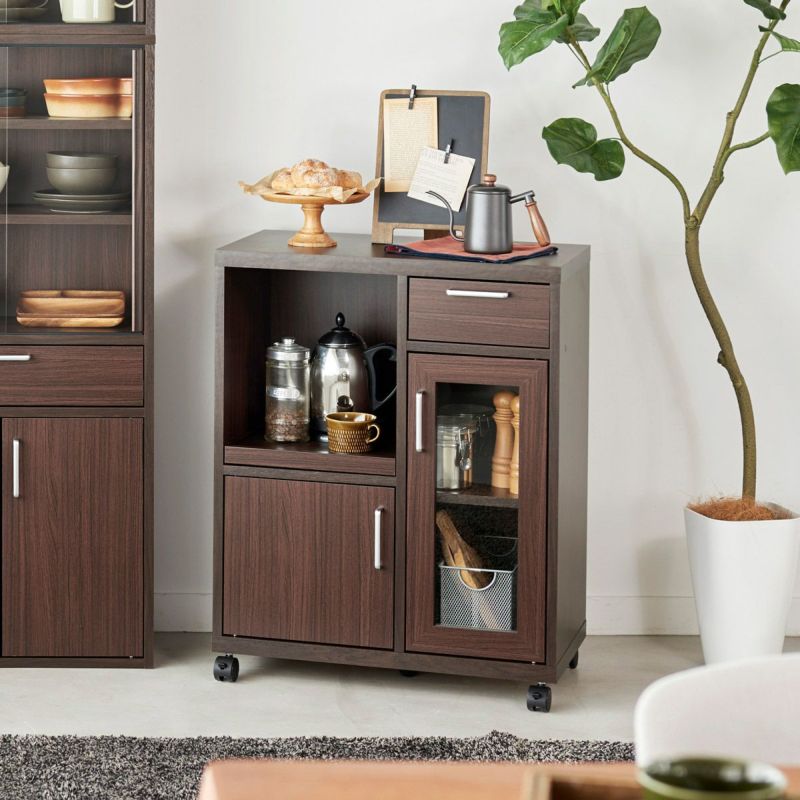 [一人暮らしにぴったりのオールインワン収納]キッチン家電や食器類を一か所に収納できる、一人暮らしにぴったりのコンパクトなオールインワン収納です。