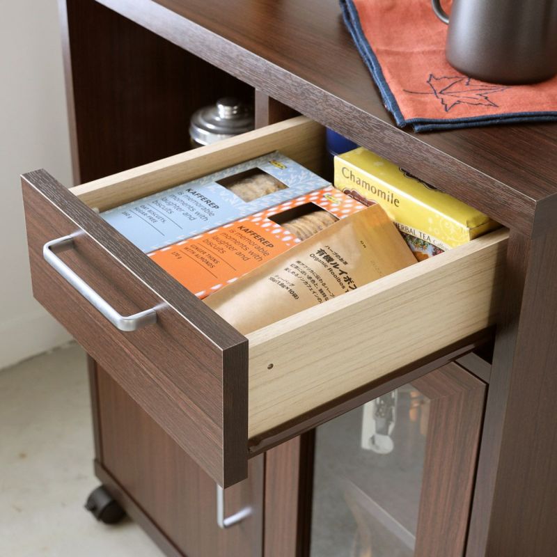 [小物の収納に便利な引き出し]カトラリーやキッチン小物の収納に便利な引き出し付きです。