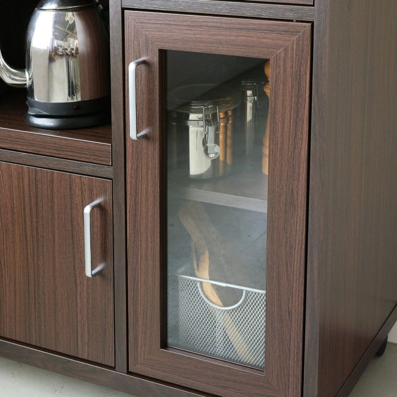 [収納物が見やすいガラス扉]ガラス扉は扉の中が見えるので、食器やストック品などの収納におすすめです。