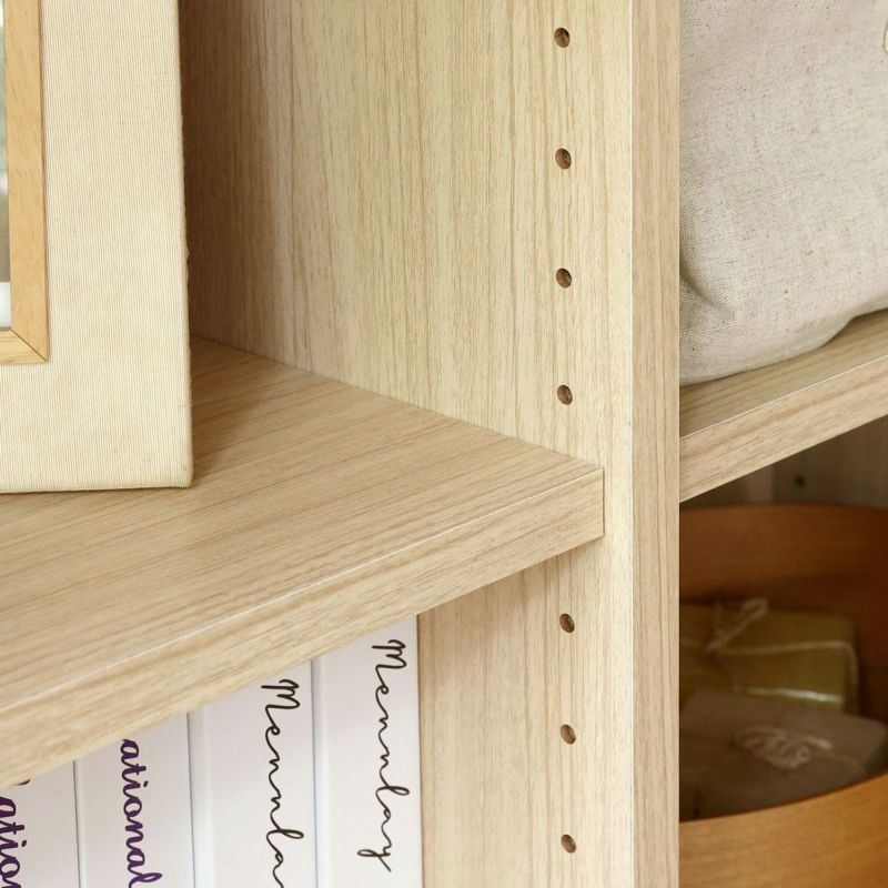 [高さを調節できる移動棚]4枚の棚板は3cm間隔で高さを調節できる移動棚です。収納したい物に合わせて棚の高さを決めることができます。