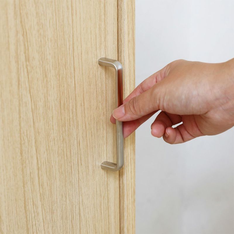 [つかみやすい、シンプルな取っ手]シンプルでつかみやすい取っ手。シルバーが清潔でスタイリッシュな印象を与えます。