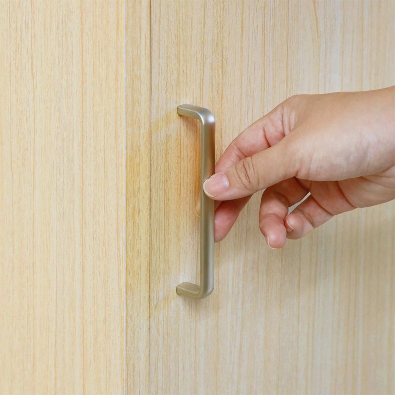 [つかみやすい、シンプルな取っ手]シンプルでつかみやすい取っ手。シルバーが清潔でスタイリッシュな印象を与えます。