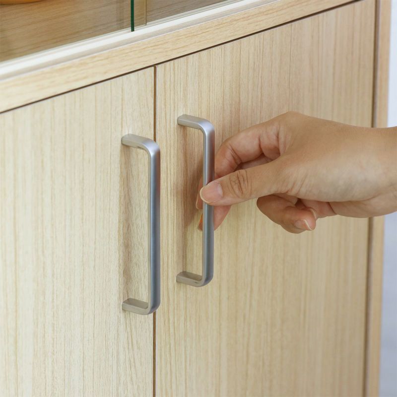 [つかみやすい、シンプルな取っ手]シンプルでつかみやすい取っ手。シルバーが清潔でスタイリッシュな印象を与えます。