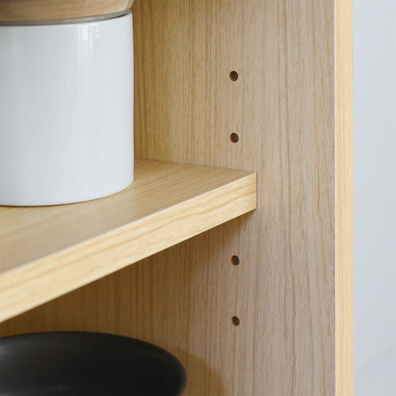 [高さを調節できる移動棚]2枚の棚板は3cm間隔で高さを調節できる移動棚。収納したい物に合わせて棚の高さを決めることができます。